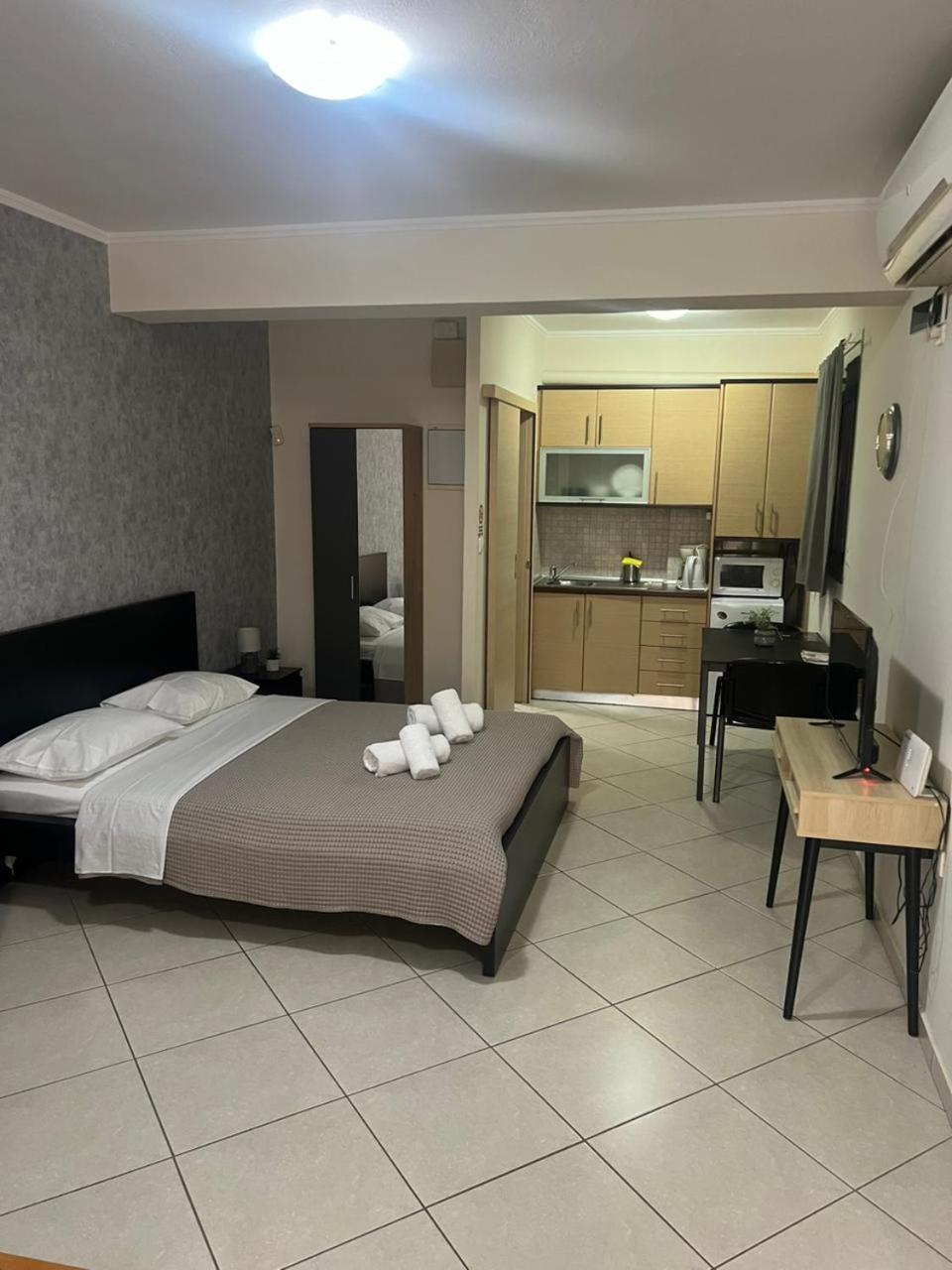 Avr Airport Deluxe Suites 4 Markópoulon Exterior foto